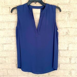 NWT Ro&De V-neck sleeveless navy blouse top. XS